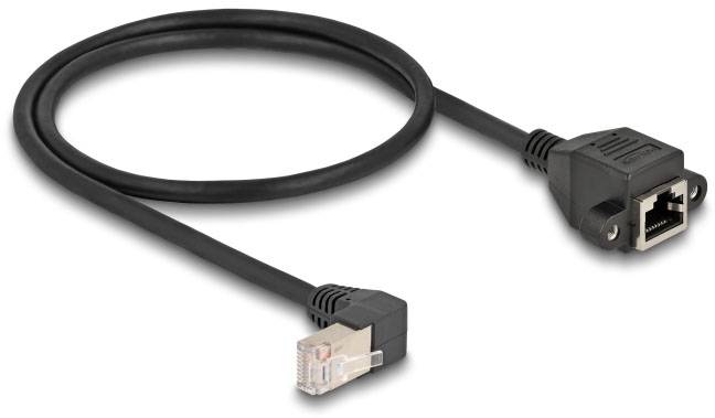 Černý ethernetový kabel se standardizovanou RJ45 zástrčkou a samičkou zdířkou, určený pro síťová připojení.
