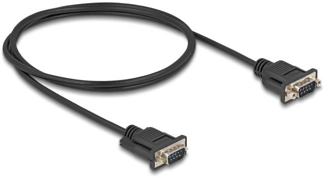 Černý sériový kabel DB9 s samčími konektory na obou koncích, používaný pro přenos dat mezi počítači a zařízeními.