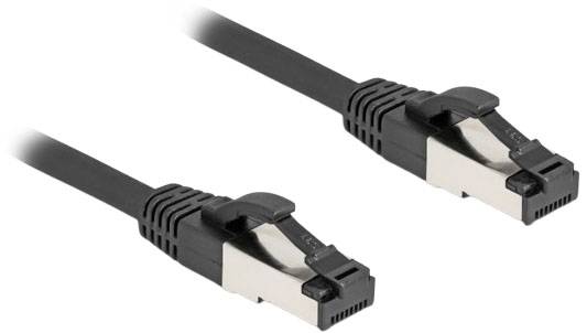 Dva černé ethernetové kabely s kovovými konektory, vhodné pro síťová připojení.
