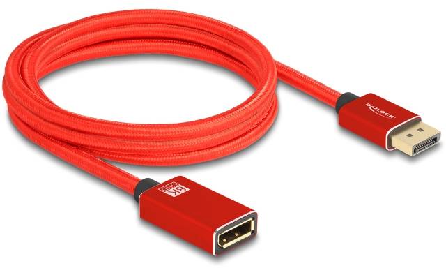 Červený DisplayPort kabel s mužským a ženským konektorem. Kabel je stočený a je popisován jako robustní.