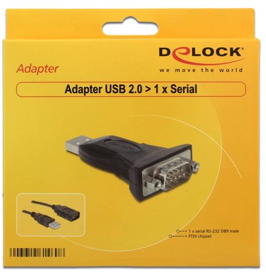 USB sériový adaptér od Delocku. Balení zobrazuje produkt s USB a sériovým konektorem. Vhodný pro RS-232.