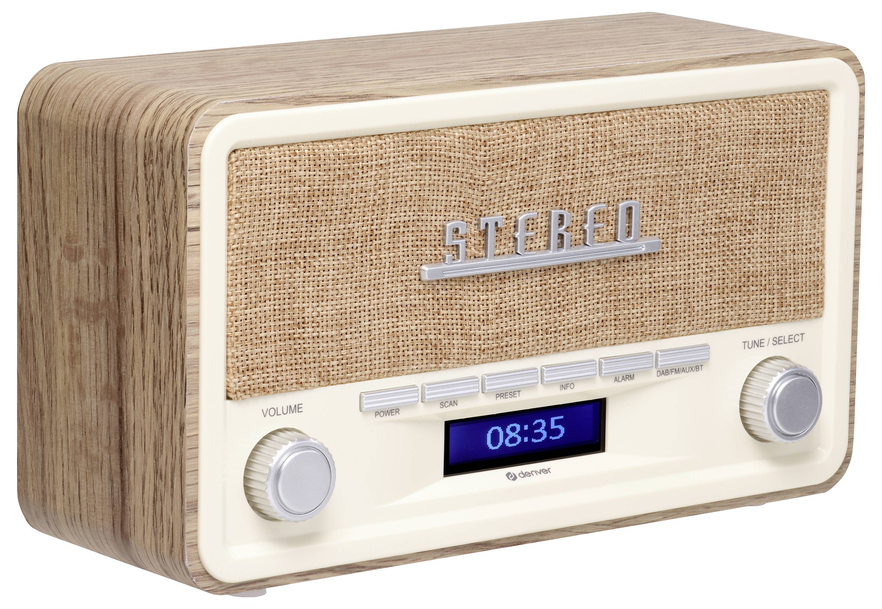 Retro rádio z dřeva s látkovým předním panelem. Vpředu se nachází ovládací knoflíky pro hlasitost a ladění a digitální displej zobrazující čas '08:35'.