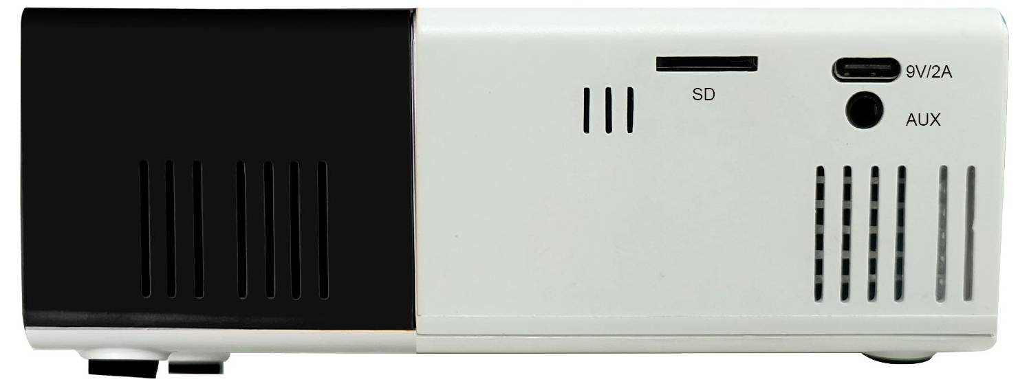 Kompaktní mini projektor, pohled zepředu. Zobrazuje vstupy pro SD kartu, AUX a napájení. Ideální pro domácí kino nebo prezentace.