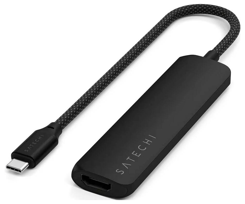 USB-C na HDMI adaptér od Satechi, černý s opletaným kabelem. Slouží k připojení zařízení s USB-C portem k HDMI displejům.