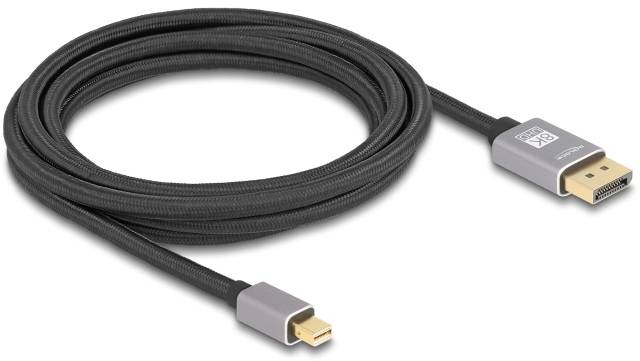 Černý DisplayPort kabel se dvěma konektory, jeden ve standardní velikosti a druhý jako Mini-DisplayPort konektor.