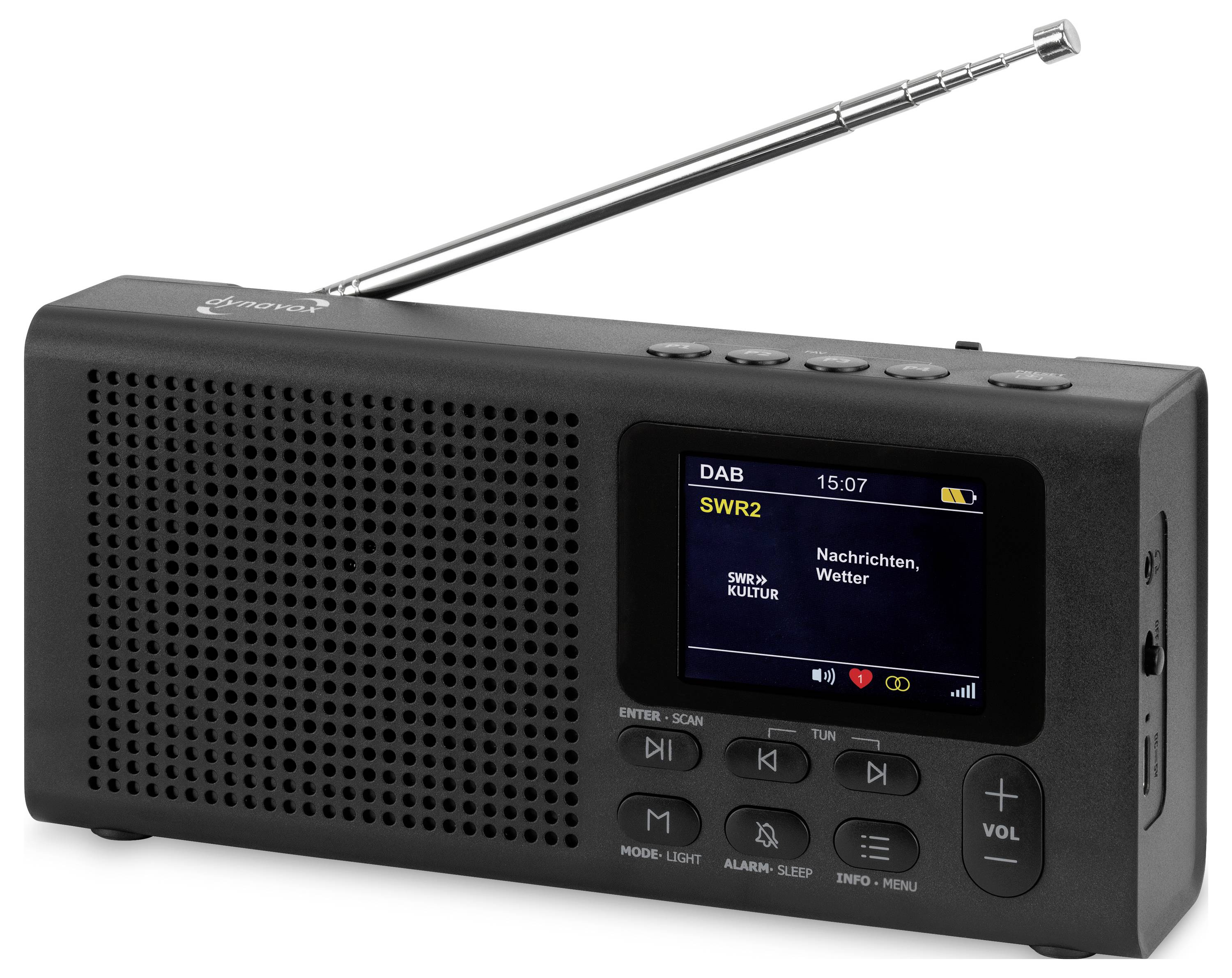 Přenosné DAB rádio, zapnuté a naladěné na stanici 'SWR2'. Na displeji je zobrazený čas 15:07 a informace o programech jako jsou zprávy a počasí.