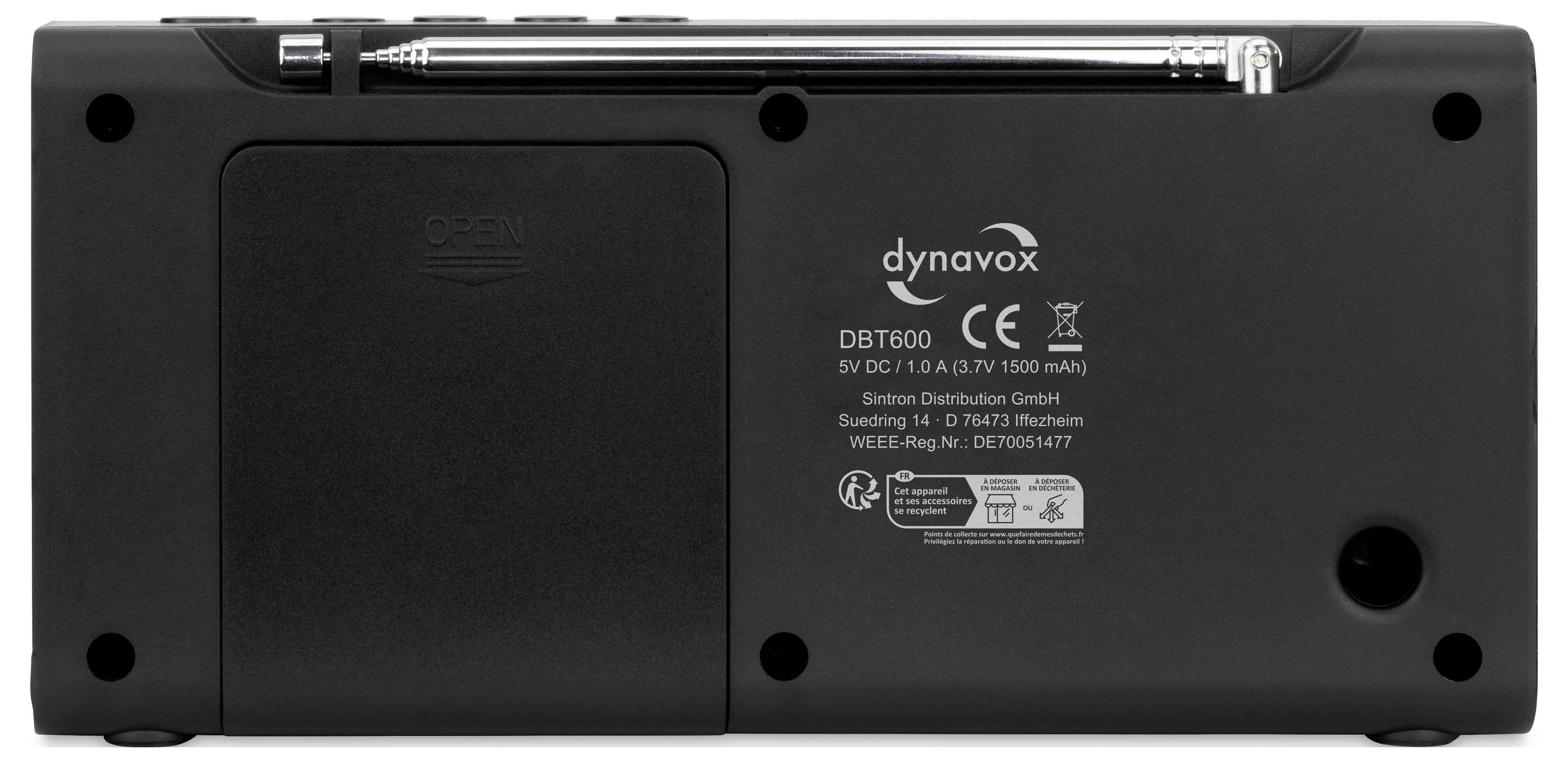 Zadní strana černého rádia s teleskopickou anténou, model 'dynavox DBT-600', s výrobními informacemi dole.