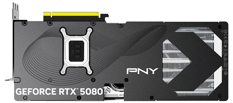 Zadní strana grafické karty PNY GeForce RTX 5080. Je vidět design ventilace, konektory a logo PNY.