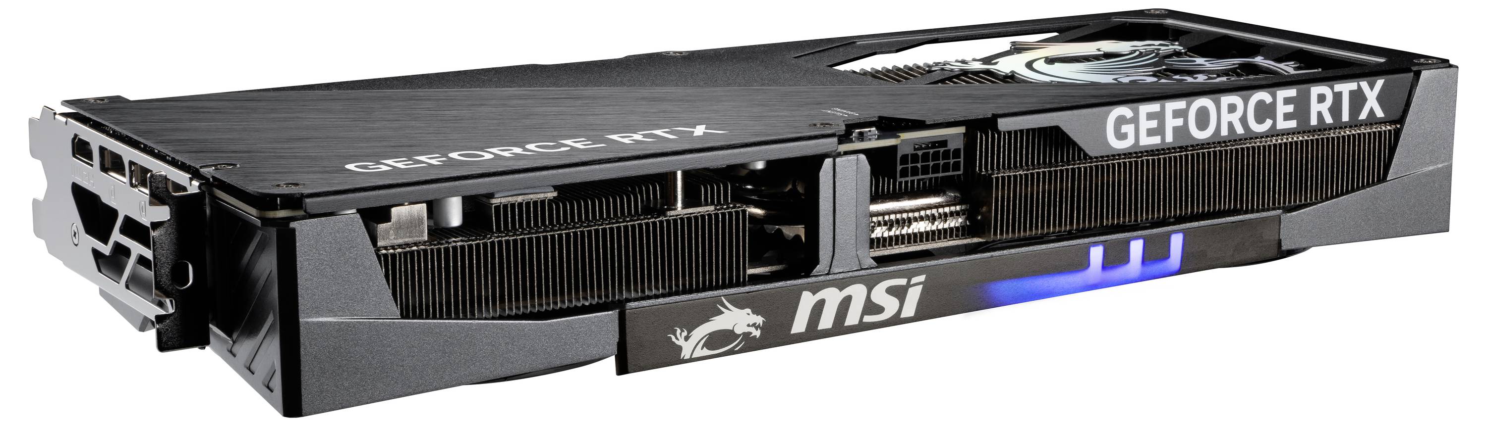 Grafická karta MSI GeForce RTX s černým tělem a modrým LED osvětlením. Jsou viditelné chladící žebra a ventilátor.
