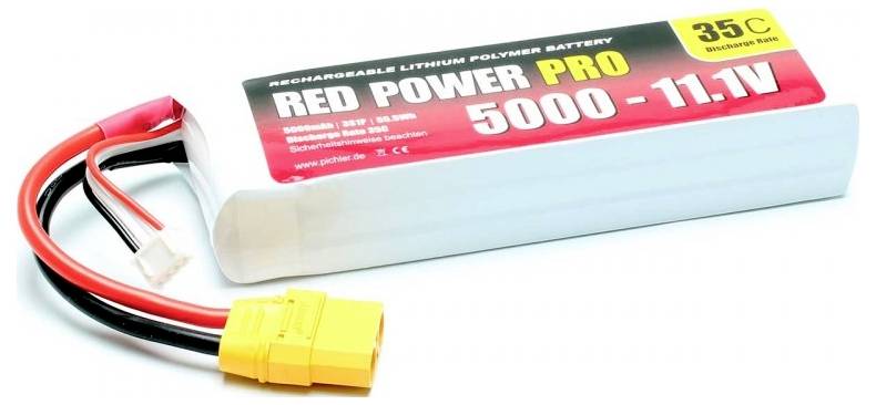 Lithium-polymerový akumulátor 'Red Power PRO', 5000mAh, 11,1V, 35C, se žlutým konektorem a dvěma kabely.