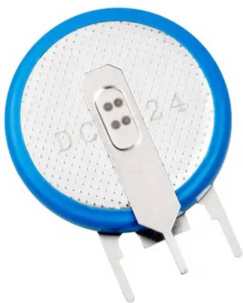 Stříbrná knoflíková baterie s modrým lemováním a kovovými kontakty, vhodná pro použití v elektronických zařízeních.