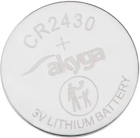 Kulatá stříbrná knoflíková baterie s nápisem 'CR2430', 'akya' a '3V lithiová baterie'.