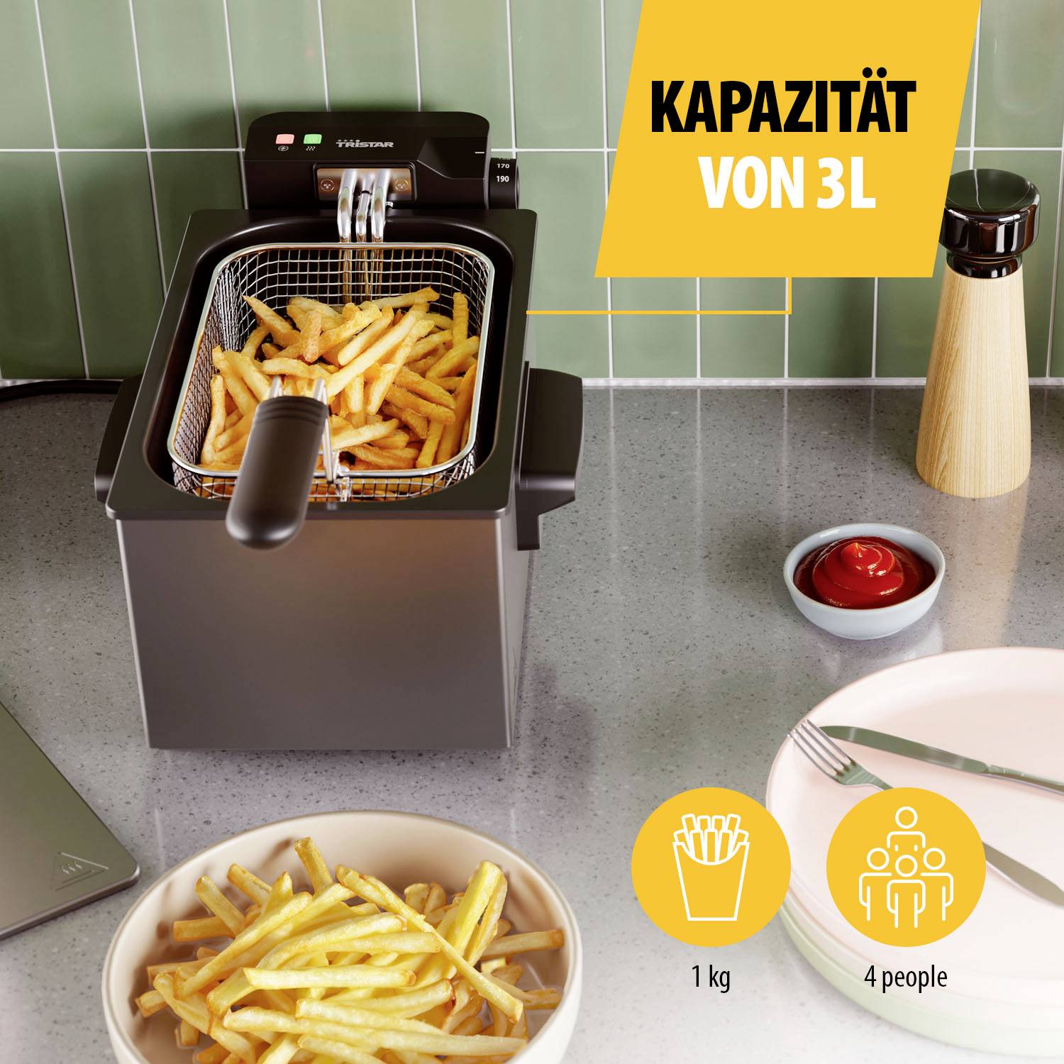 Fritéza o objemu 3 litrů; v koši jsou hranolky. Text uvádí, že 1 kg hranolek postačí pro 4 osoby. Na stole je kečup jako příloha.