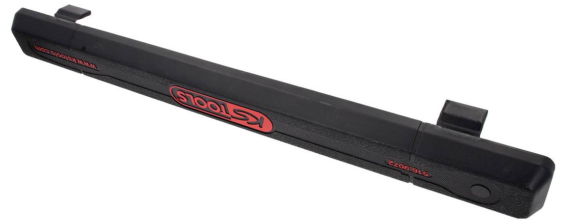 Černý, obdélníkový předmět s červeným logem 'K-Tools'. Na koncích jsou upevňovací spony.