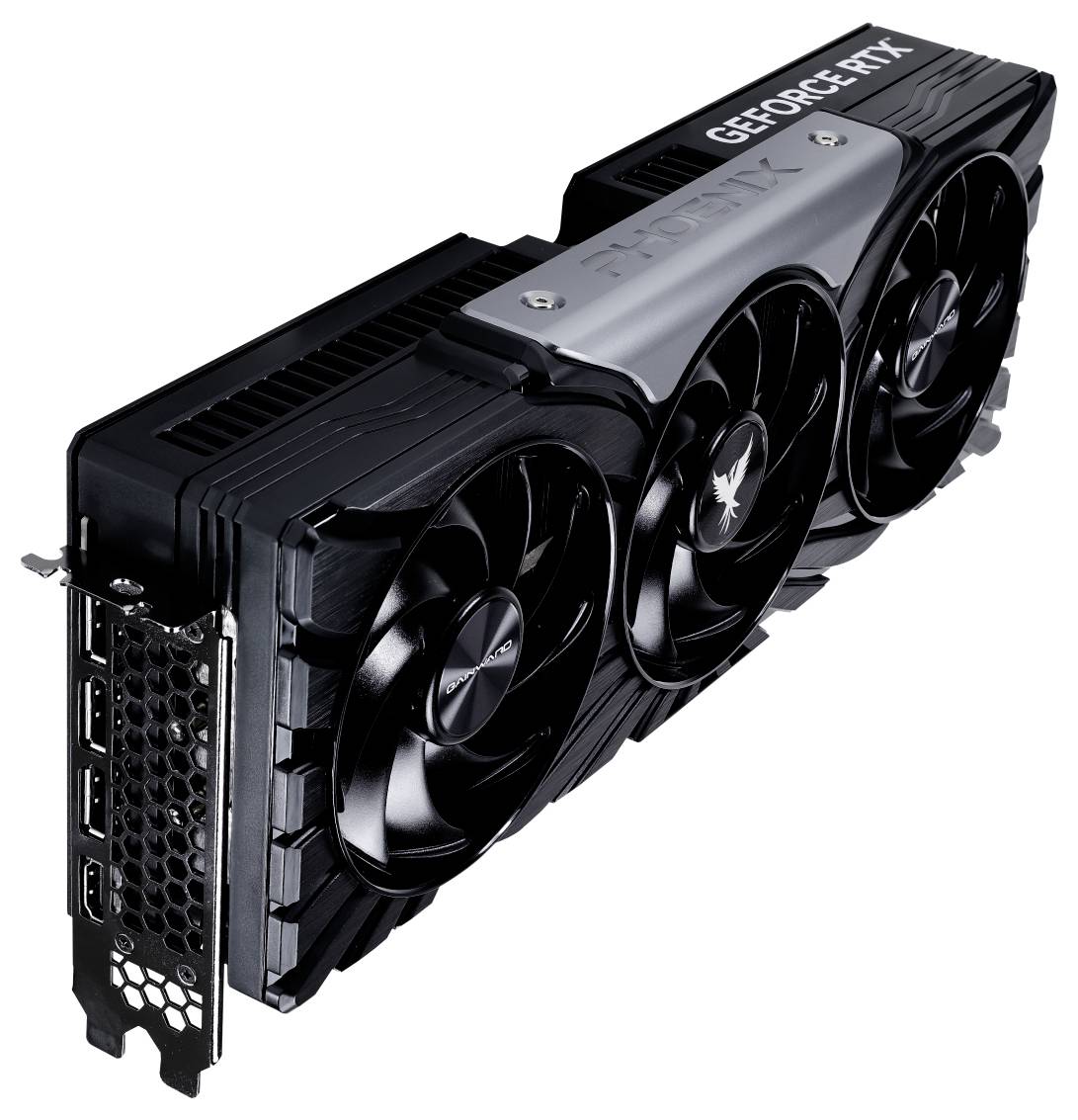 Grafická karta se třemi ventilátory a brandingem GeForce RTX, v černostříbrném designu.