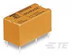 Oranžová elektrická součástka s několika přípojkami. Pravděpodobně se jedná o relé značky 'TE'.