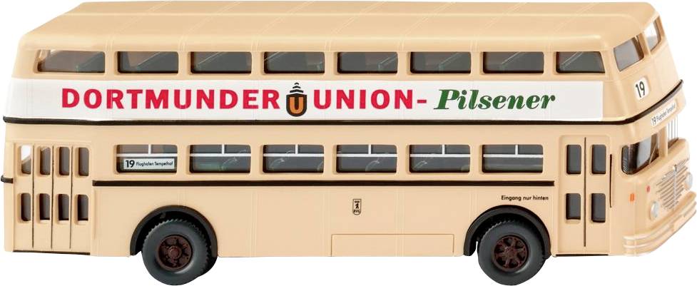 Krémový patrový autobus s reklamou na 'Dortmunder Union Pilsener' na boku stojí na bílé ploše.