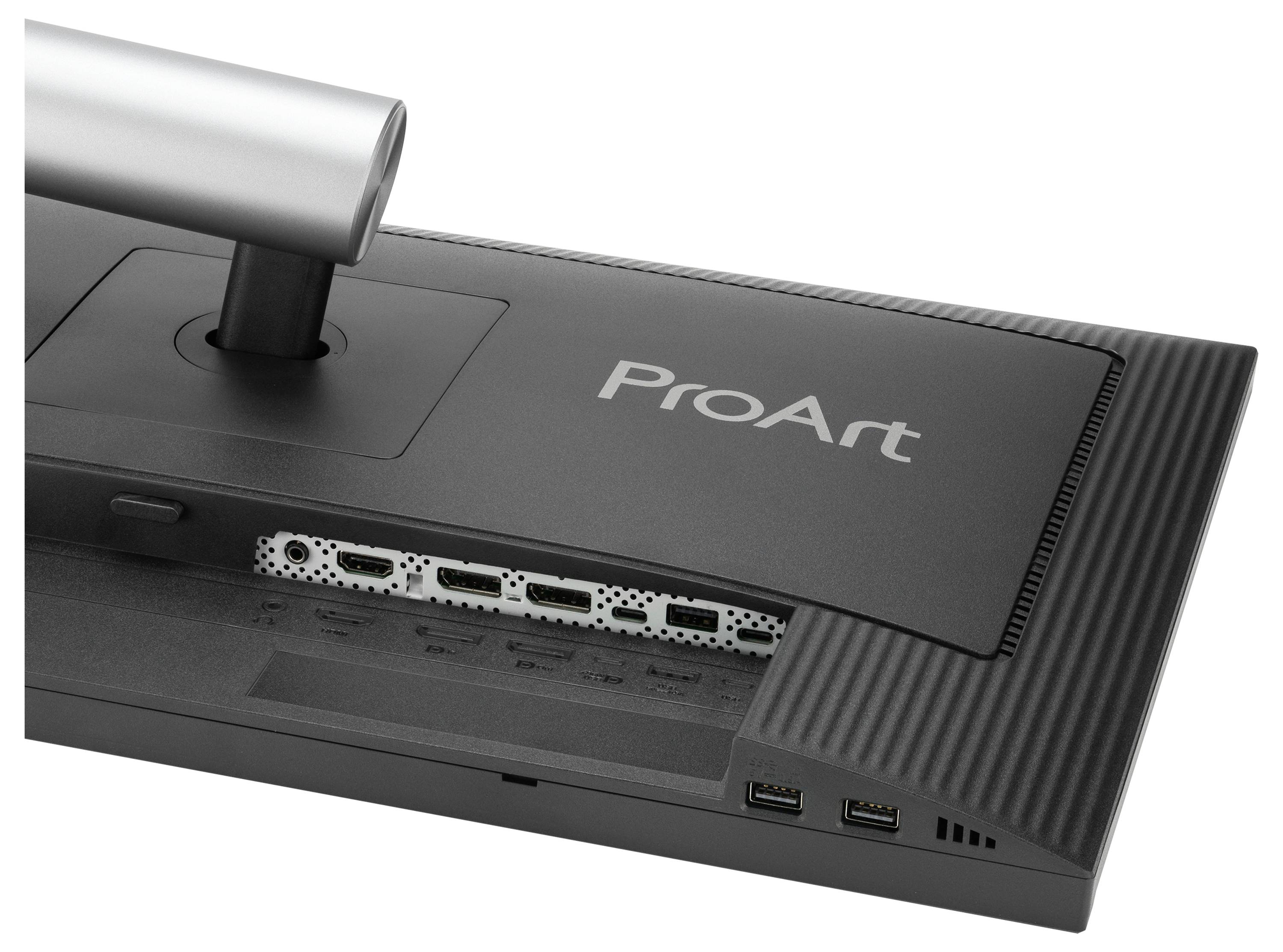 Zadní strana monitoru ProArt s různými porty, jako jsou USB a HDMI, v profesionálním designu.