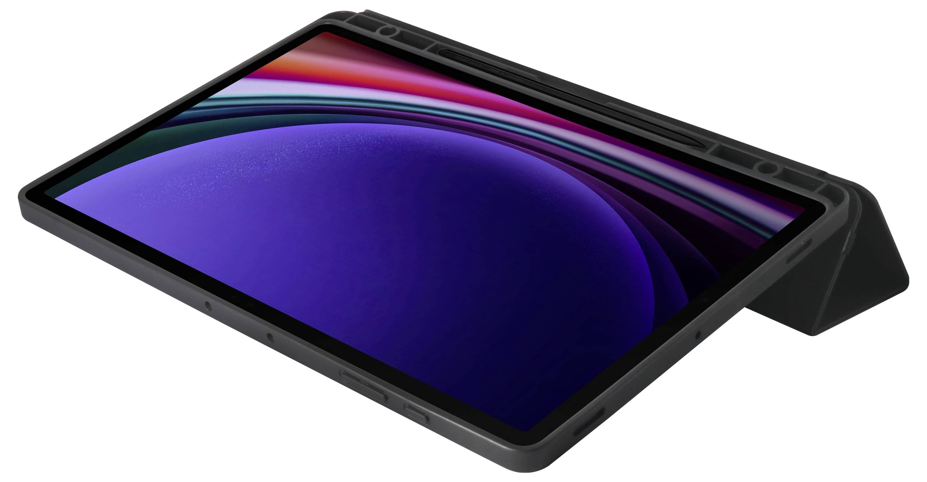 Tablet s pestrobarevným displejem leží na stole. Zařízení je zasazeno do ochranného černého pouzdra.