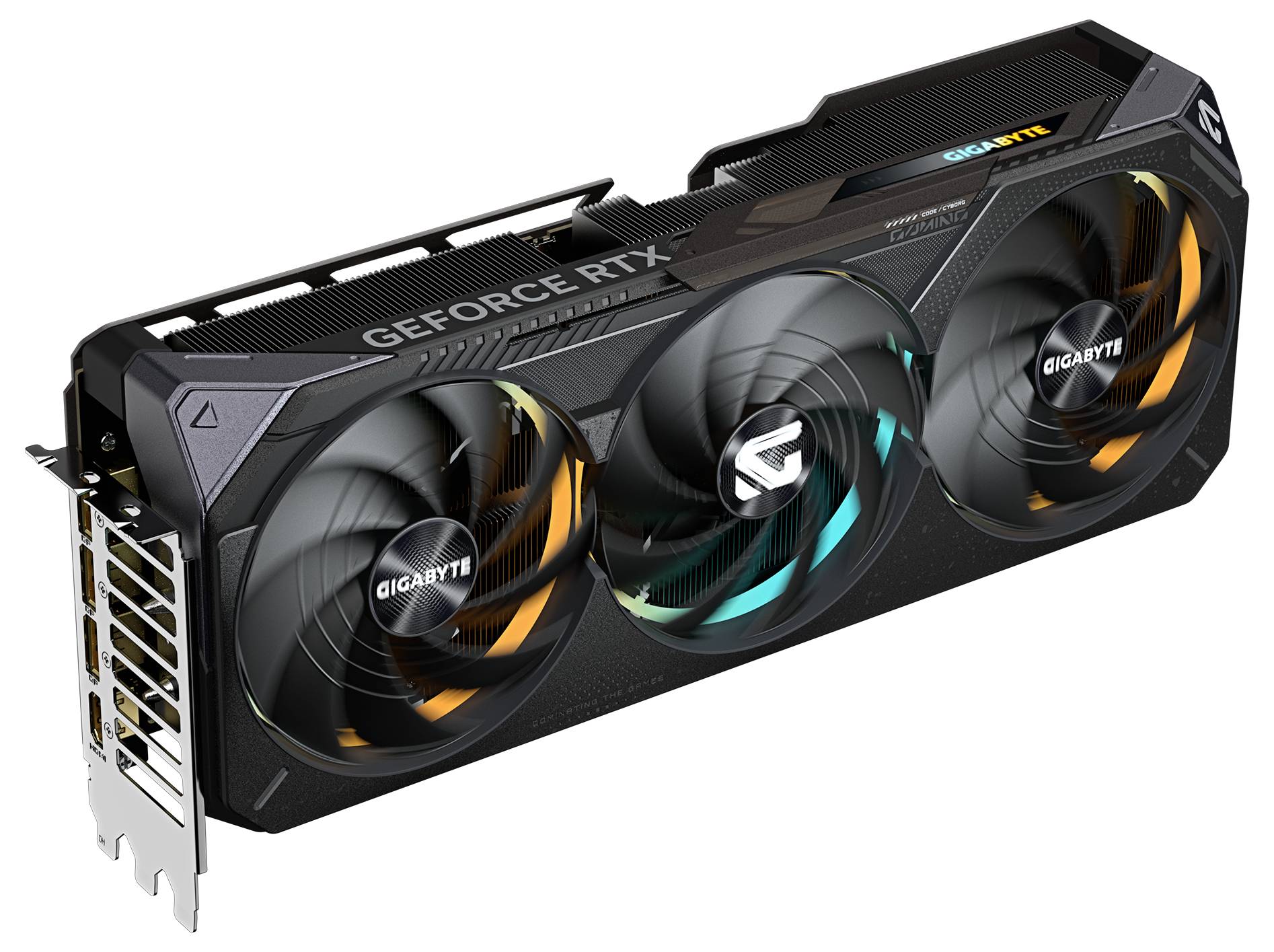 Grafická karta značky Gigabyte s modelem GeForce RTX, která má tři ventilátory. Karta má na straně různé konektory.
