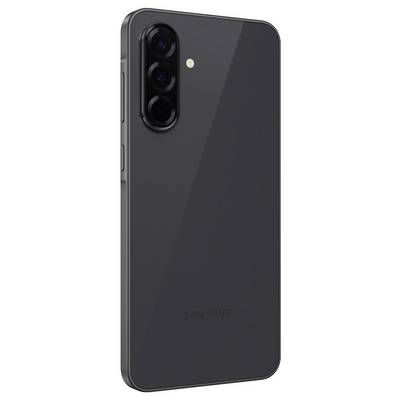 Černý smartphone ze strany, se třemi objektivy fotoaparátu a bleskem. Název značky viditelný na spodní části zadní strany.