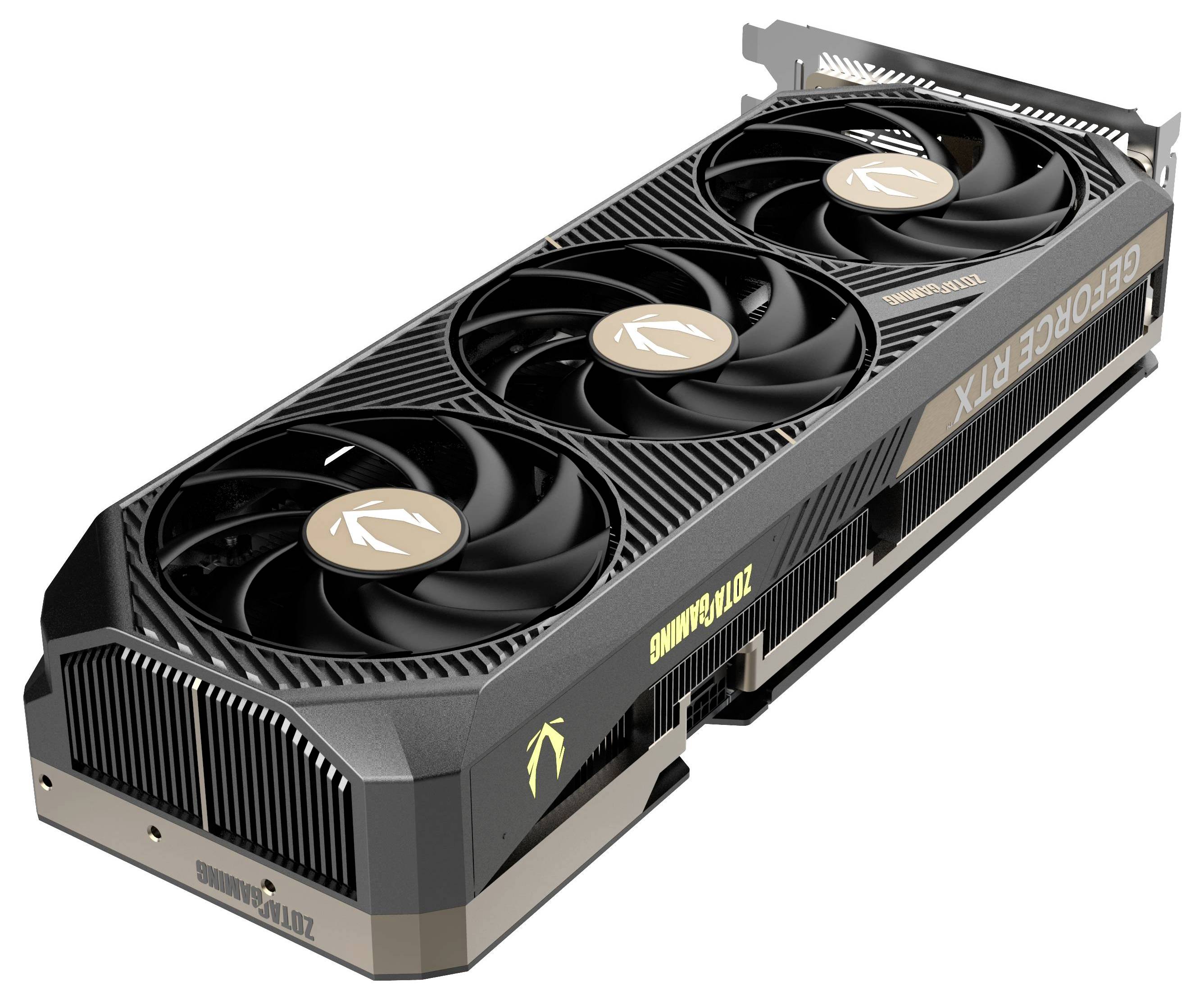 Grafická karta se třemi ventilátory, černým tělem a zlatými akcenty, označená nápisem 'GEFORCE RTX' a 'ZOTAC GAMING'.