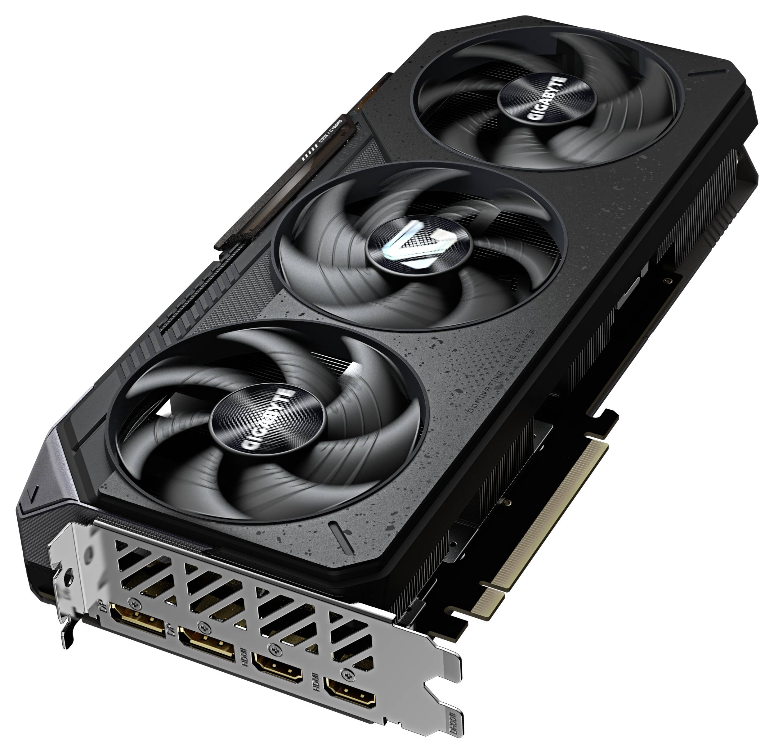 Grafická karta Gigabyte se třemi ventilátory, černým tělem a několika možnostmi připojení.