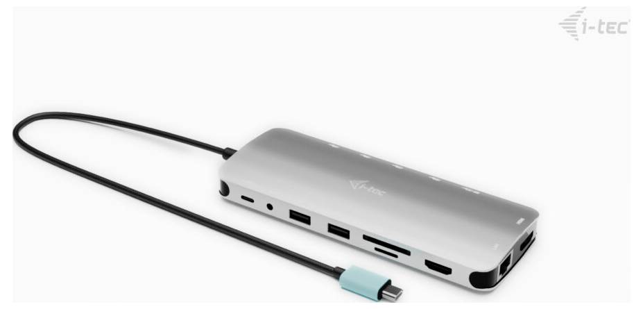 Stříbrný USB-C hub s několika porty, včetně HDMI, USB, čtečky SD karet a LAN portu, pro rozšířené možnosti připojení.