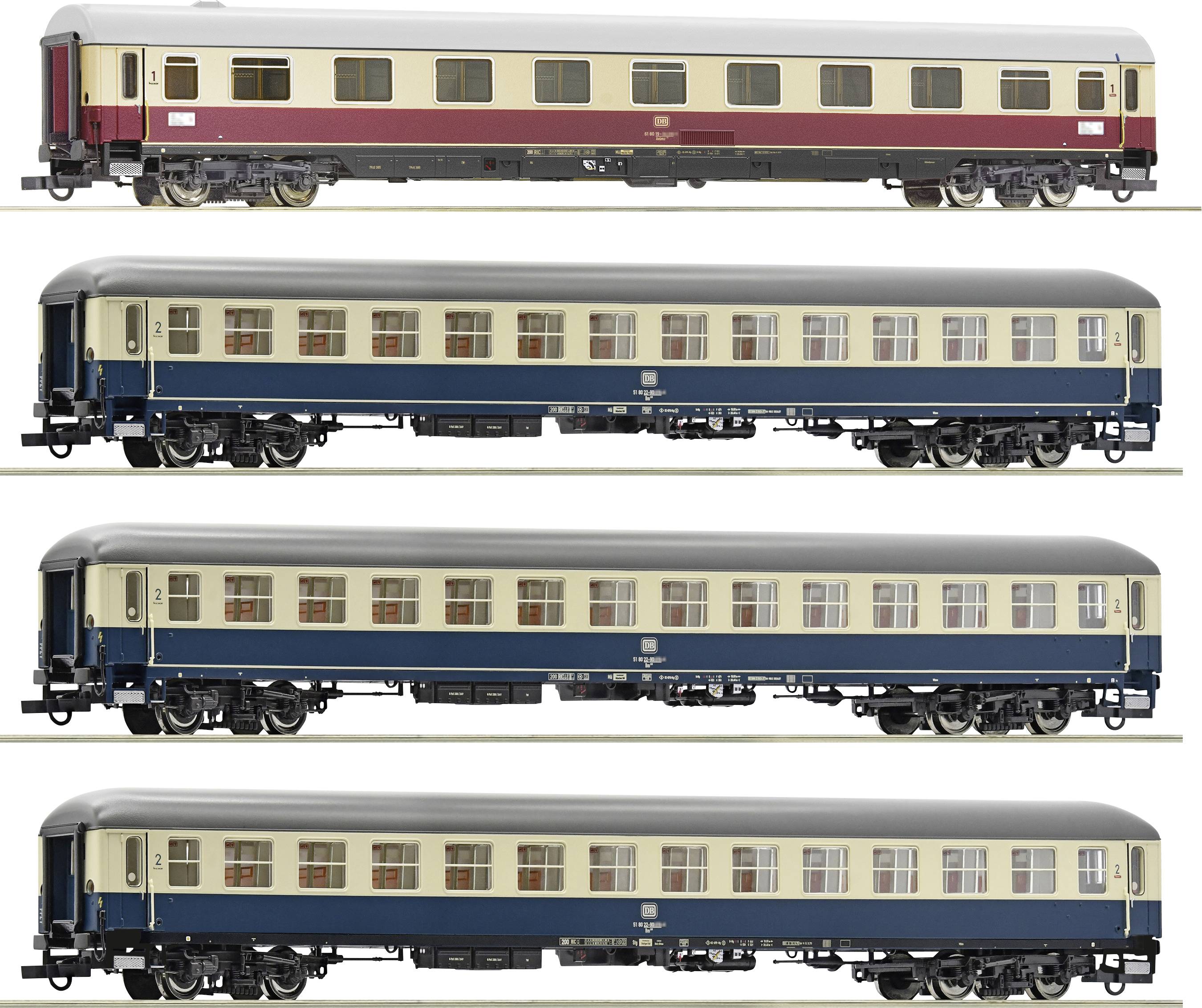 Čtyři modelové osobní železniční vozy v různých designech a barvách, každý s detailním zpracováním a označením.