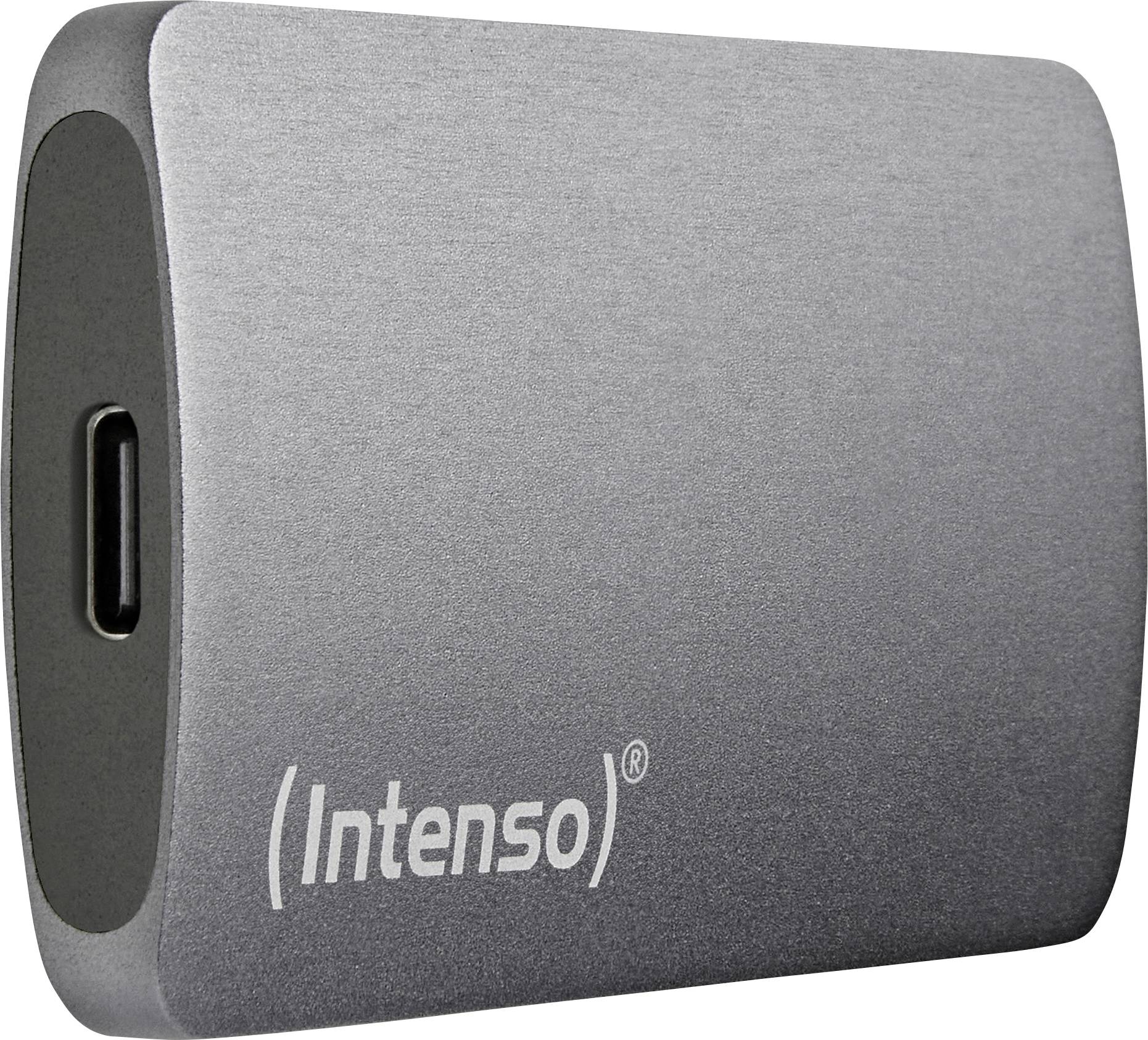 Externí šedý externí pevný disk s USB-C konektorem; na přední straně je viditelná značka 'Intenso'.