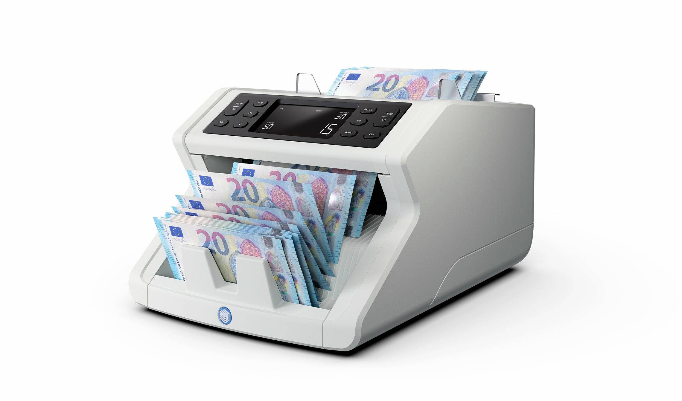 Bílý počítací stroj na peníze počítá několik bankovek po 20 eurech. Přístroj je vybaven digitálním displejem a ovládacími tlačítky.