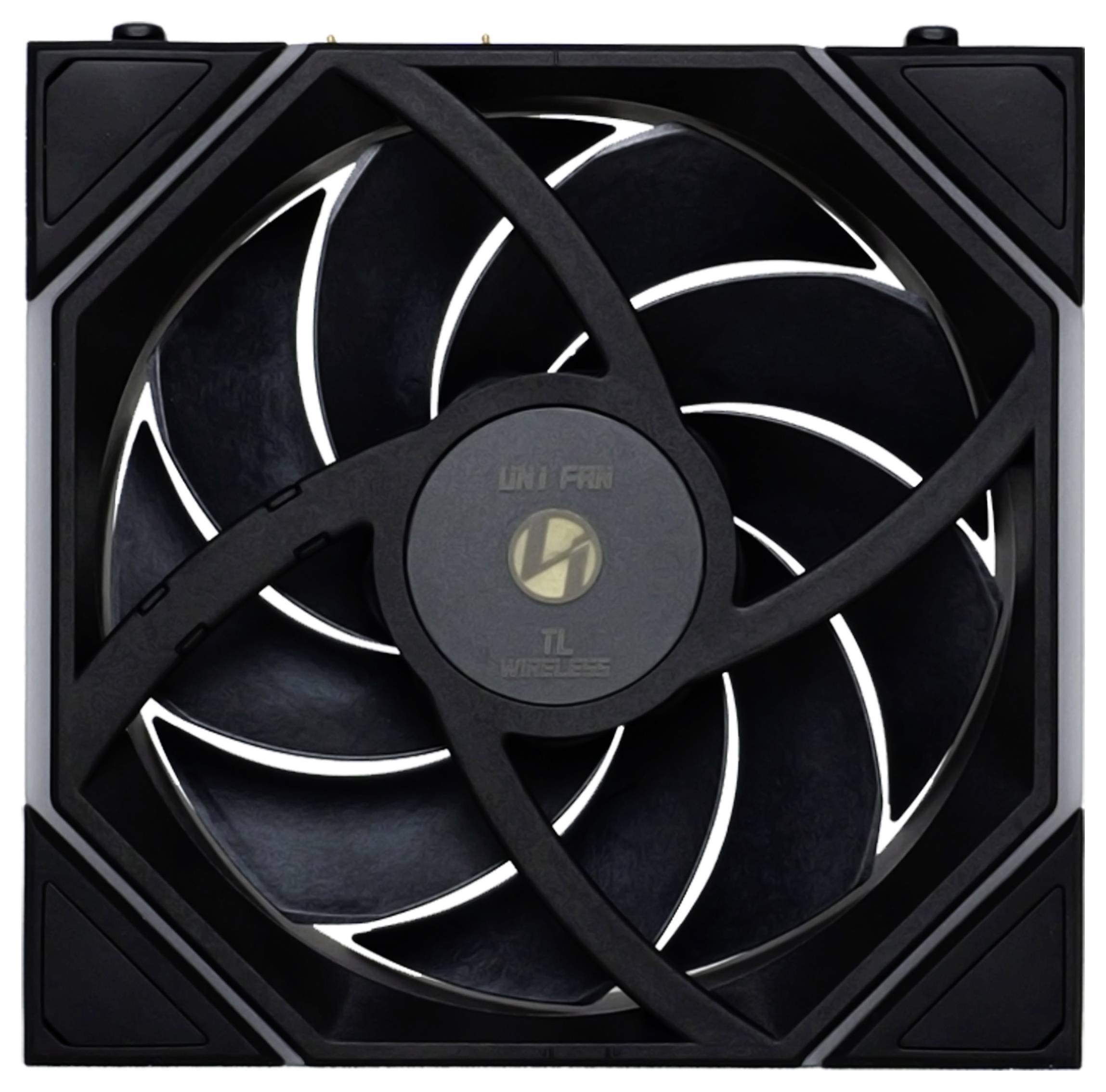 Černý počítačový ventilátor s devíti zakřivenými lopatkami v čtvercové skříni.
