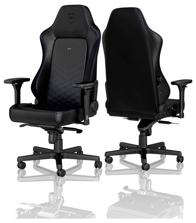 Dva černé herní židle s modrou nití a ergonomickým designem, jedna z čelního pohledu a druhá zezadu, na reflexní podlaze.