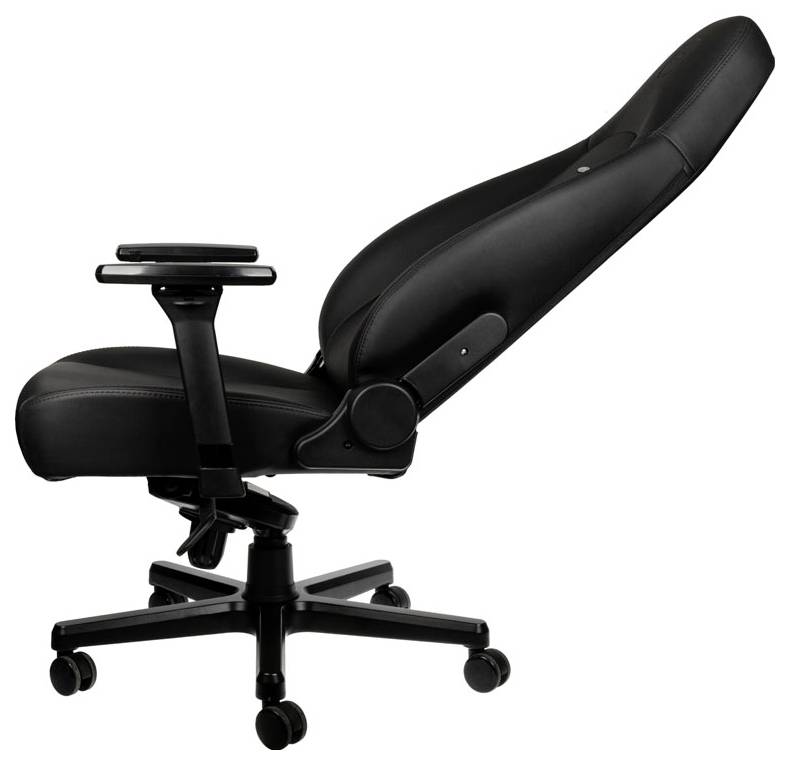 Kancelářská židle v černé kožené úpravě s nastavitelnými opěrkami rukou a ergonomickým opěradlem, opatřená kolečky.
