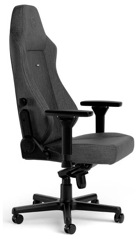 Ergonomická kancelářská židle s vysokým opěradlem a nastavitelnými područkami. Židle je tmavě šedá a má kolečka.