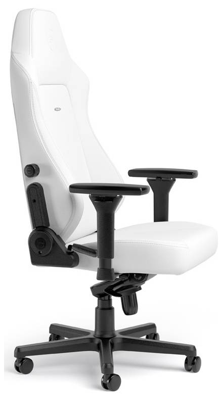 Bílá ergonomická kancelářská židle s opěrkami rukou a nastavitelným opěradlem, umístěná na černém otočném podstavci s kolečky.