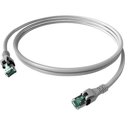 Šedý ethernetový kabel se dvěma konektory, jeden na každém konci, který se typicky používá pro síťová připojení.
