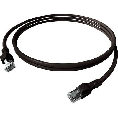 Černý ethernetový kabel s konektory RJ45 na obou koncích, používaný pro síťová připojení.