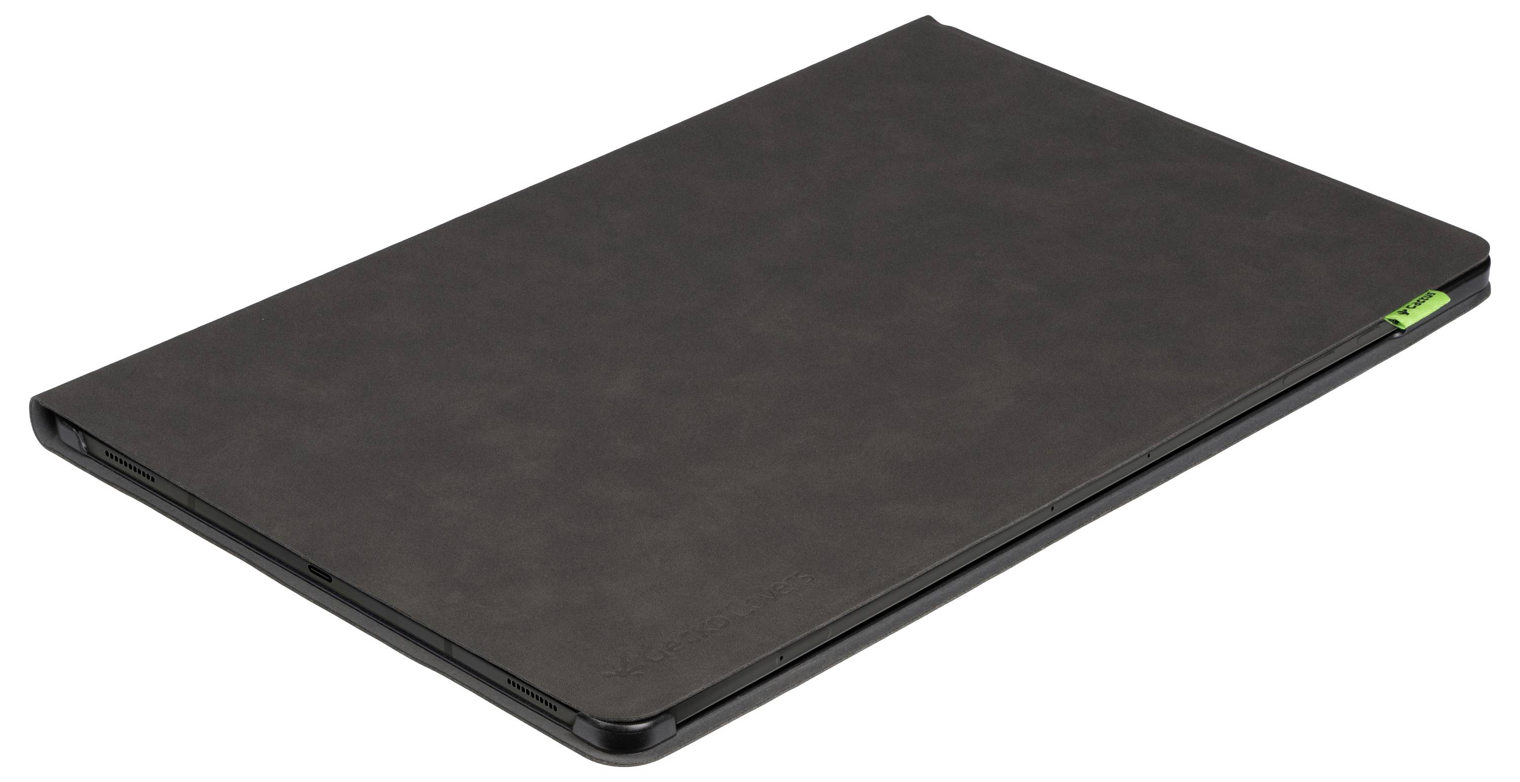 Černý obal laptopu na bílém pozadí, zavřený, se zeleným akcentem v rohu.