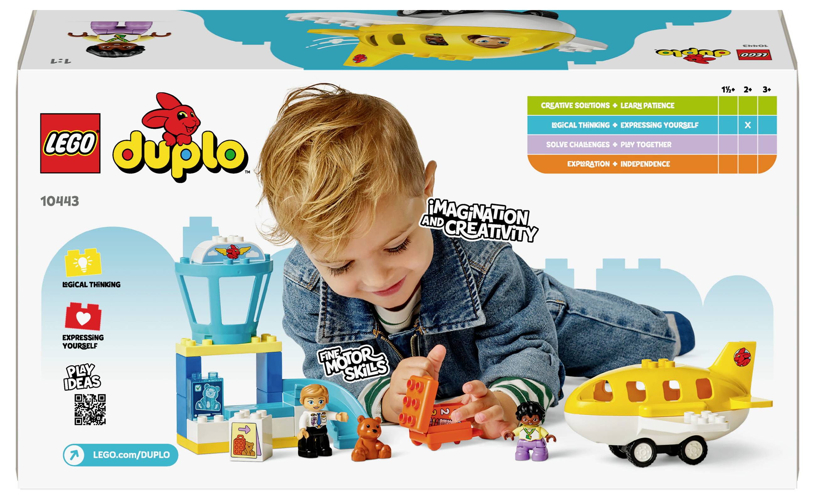 Dítě si hraje se stavebnicí LEGO DUPLO, která obsahuje žlutý vrtulník, figurky a kontrolní věž. Text: 'Představivost a kreativita'.