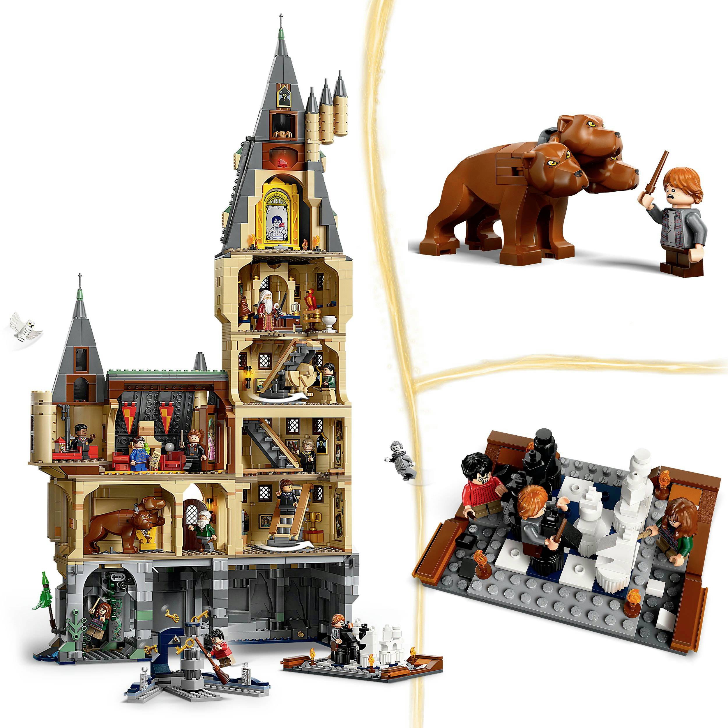LEGO hrad s několika patry a věží. Vpravo nahoře dívka se dvěma medvědy, vpravo dole šachová scéna s figurkami.