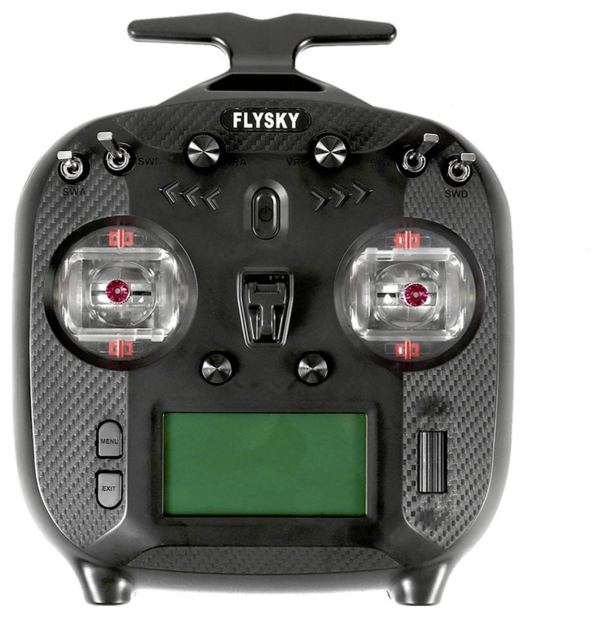 Černé dálkové ovládání Flysky se dvěma joysticky, několika tlačítky a displejem dole, určené pro řízení RC modelů.