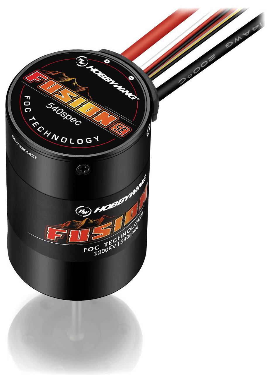 Bezkartáčový motor od Hobbywing, model 'Fusion SE', s technologií FOC, černé pouzdro, propojený červenými a černými vodiči.