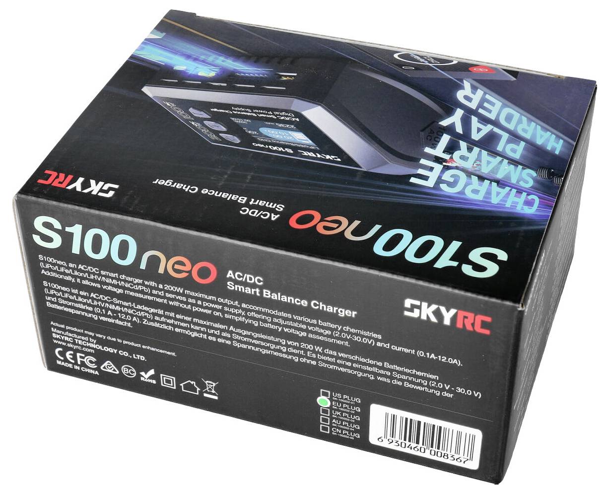 Nabíječ SKYRC S100 Neo AC/DC inteligentní balancovaný nabíječ, zabalený v krabici s informacemi o produktu a technickými specifikacemi.