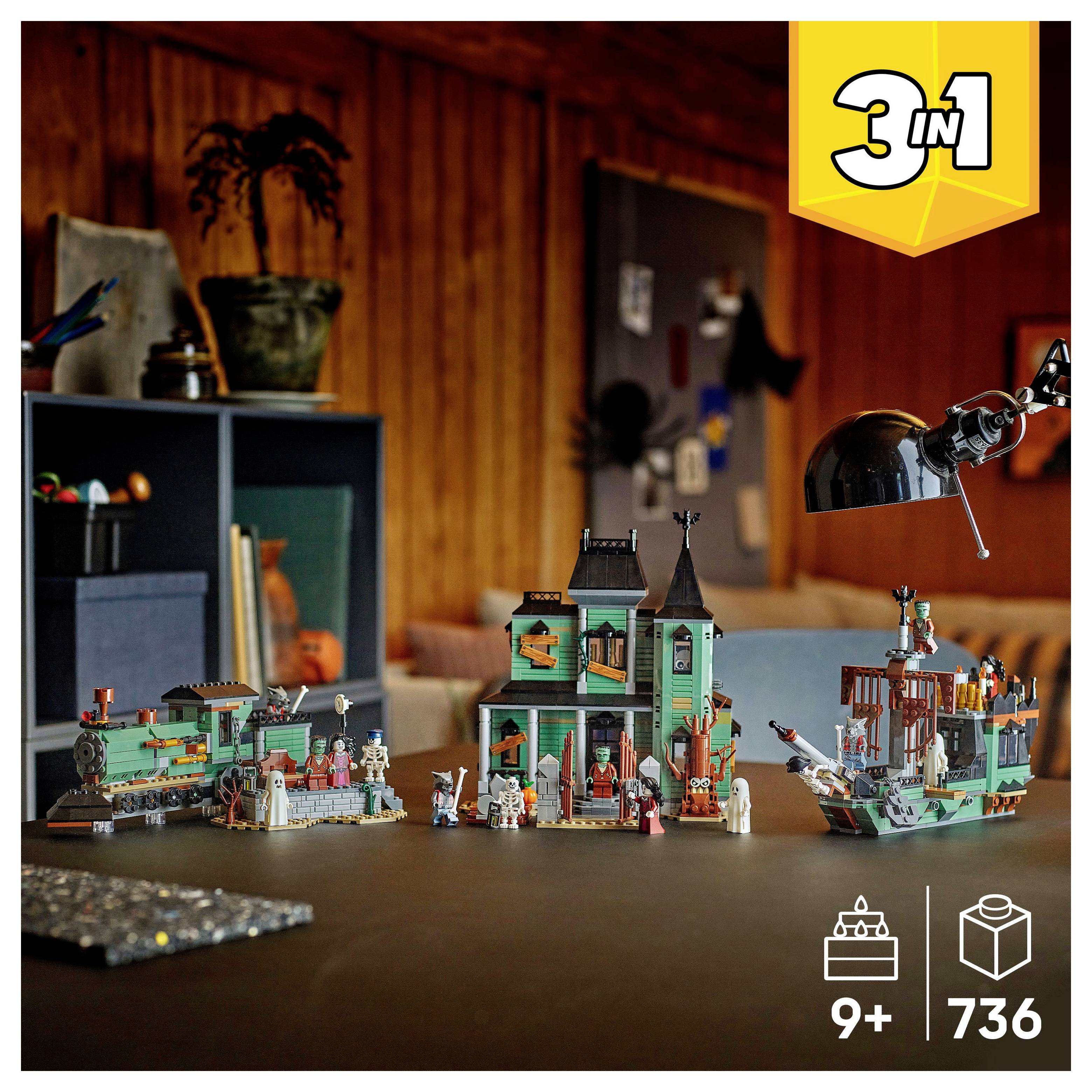 Hlavními tématy jsou tři LEGO stavby: strašidelný dům, pirátská loď a monster truck, umístěné v útulné dřevěné místnosti s tlumeným osvětlením.