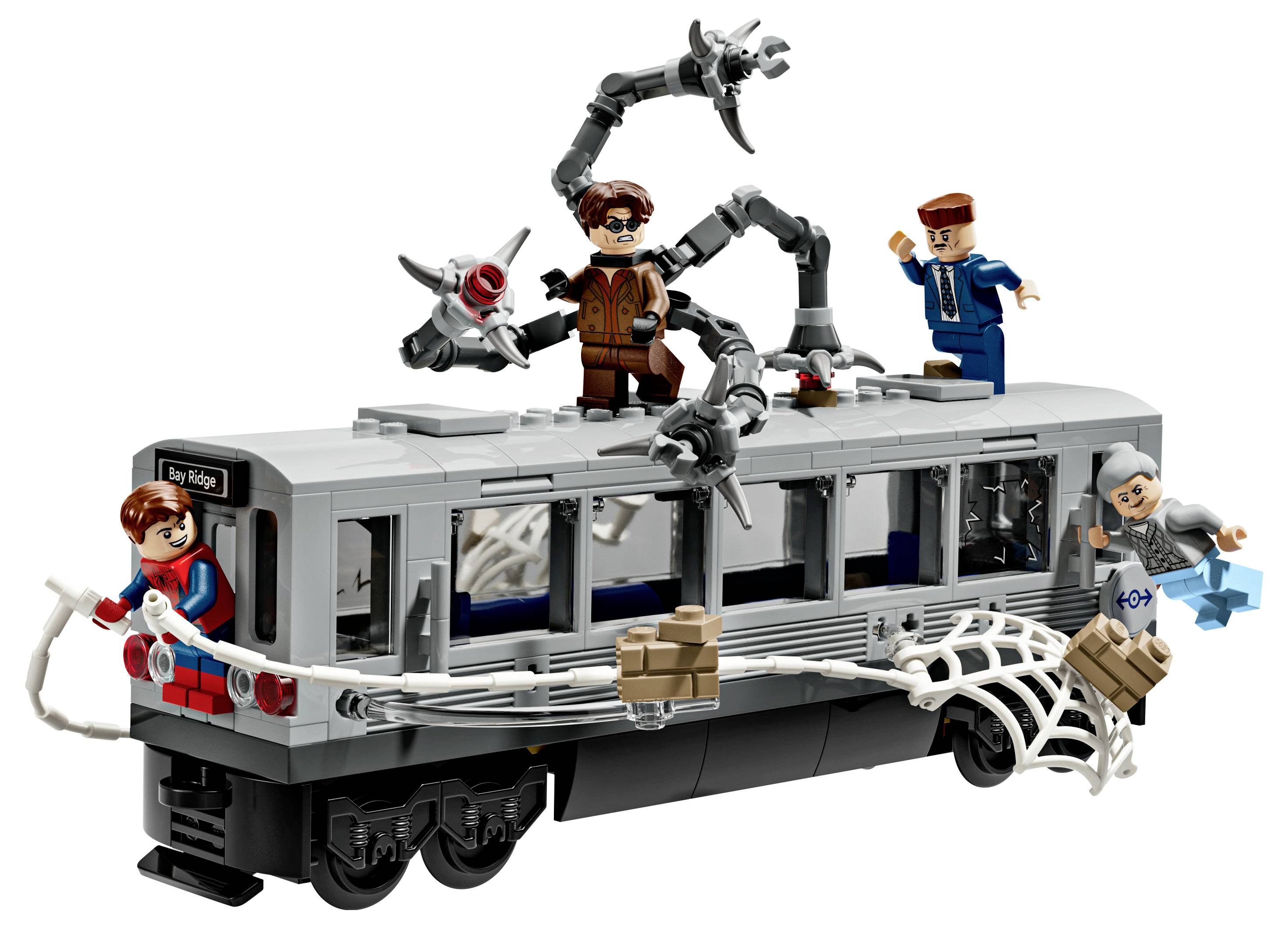 Scéna s vlákem LEGO, kde superhrdiny bojují nahoře i kolem vlaku. Jedna postava má rozšířené mechanické paže.