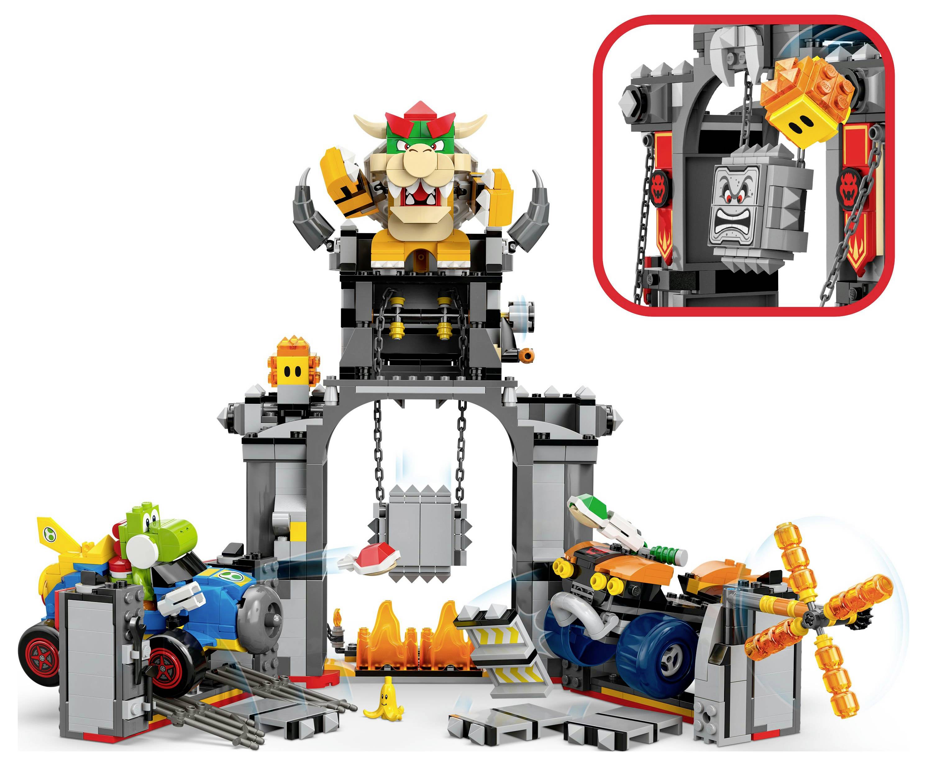 Sada LEGO stavebnice zobrazující hrad s postavou na trůně. Funkce zahrnují otáčecí ozubené kolo, plameny a několik interaktivních prvků.