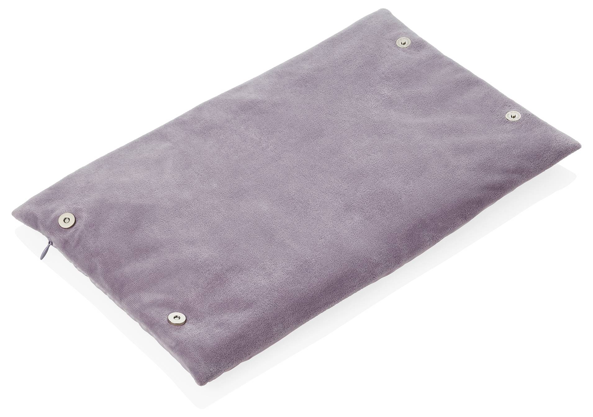Lila termofor se čtyřmi viditelnými kovovými knoflíky v rozích, umístěný na bílém pozadí.