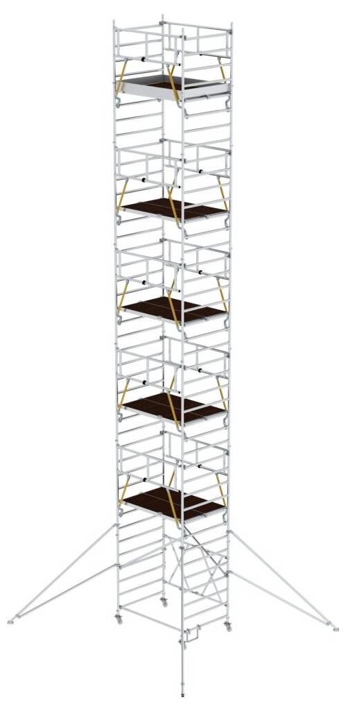 Vysoké lešení s několika plošinami, podpořené diagonálními výztuhami a čtyřmi konzolami pro stabilizaci.