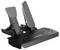 Černošedá dvojice brzdového a spojkového pedálu pro závodní simulaci, namontovaná na stabilní platformě, vhodná pro intenzivní závodní hry.
